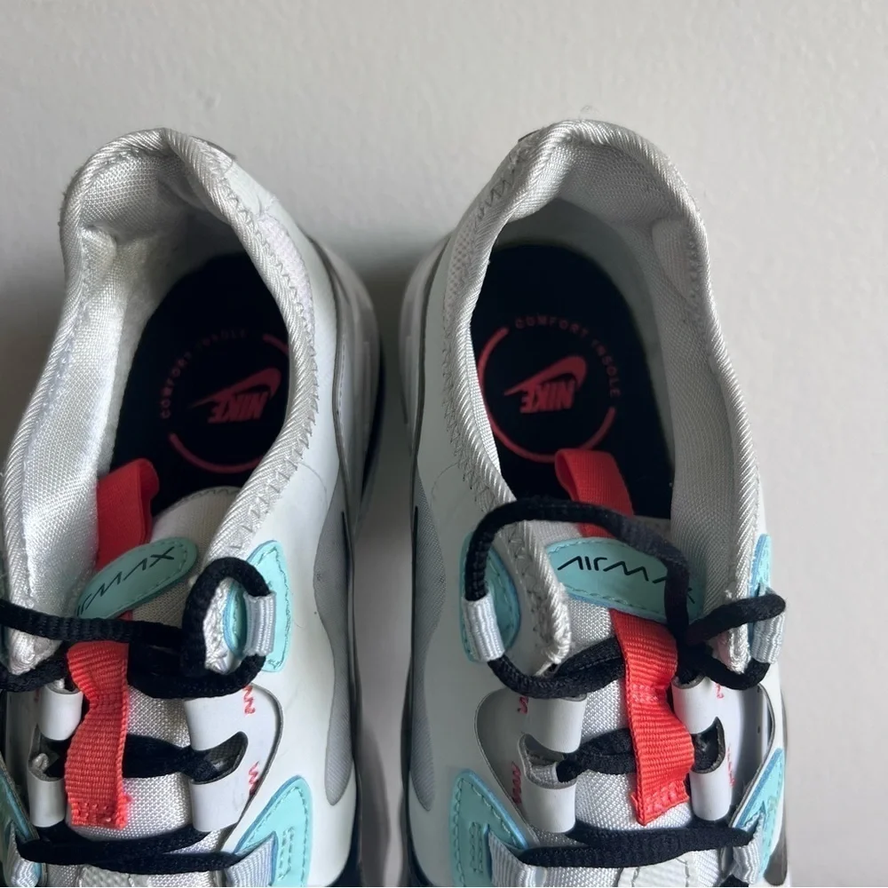 NIKE Women's Air Max Infinity 2 Shoe Size 7 #804
